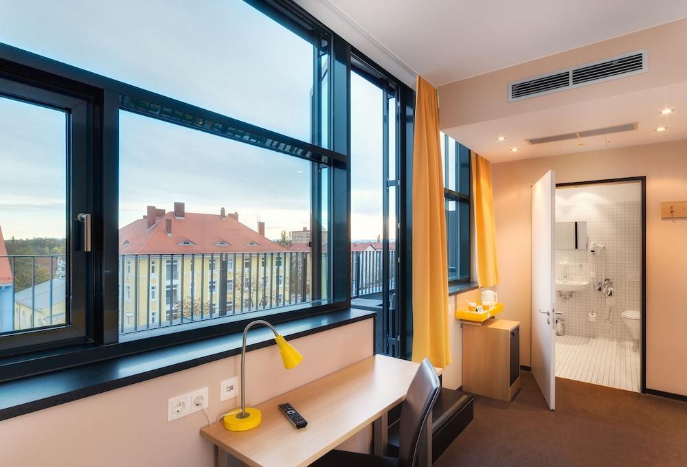 B&B Hotel Muenchen-Moosach Exterior foto
